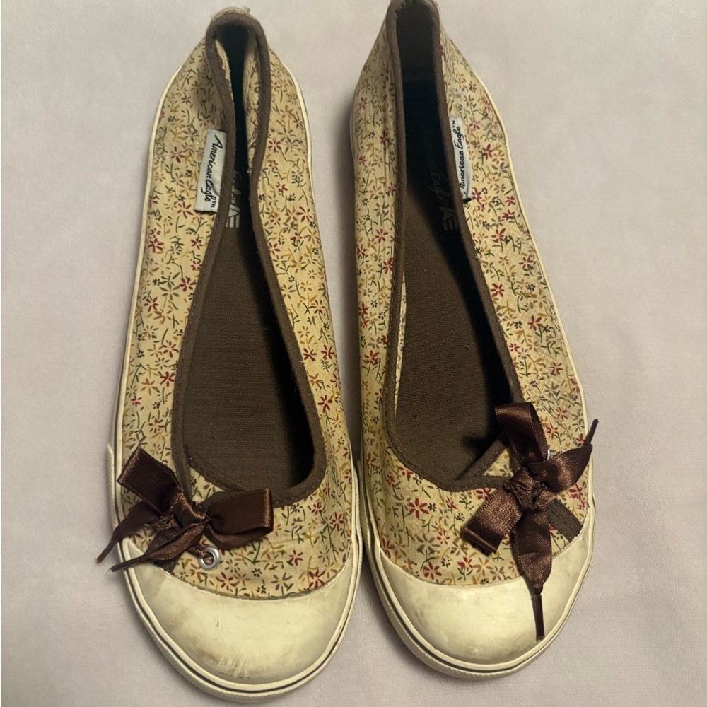 American Eagle By Payless Floral Tan Flats